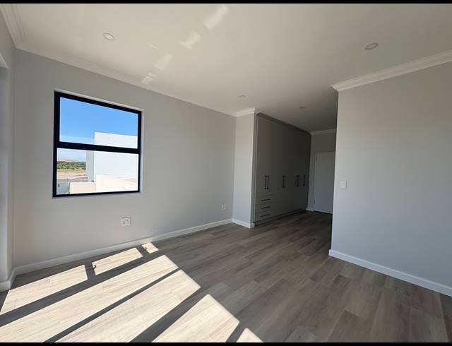 4 BEDROOM HOUSE FOR SALE IN SANDOWN